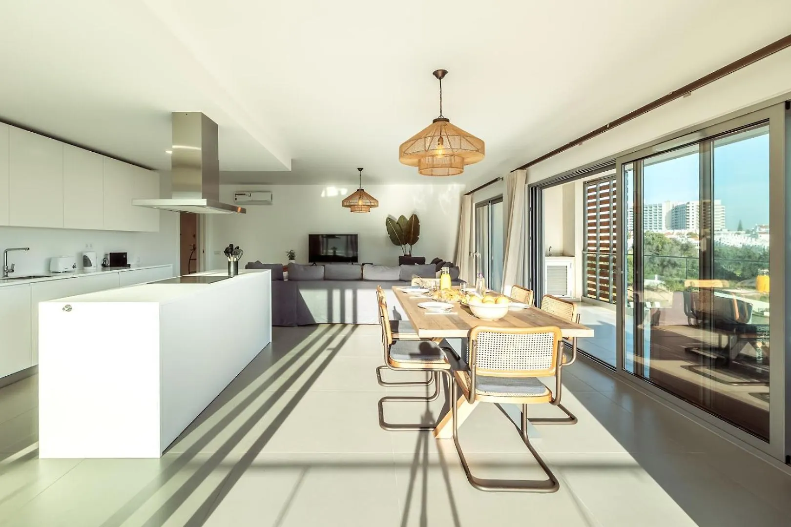 The Green Escape - Albufeira Poolside Retreat