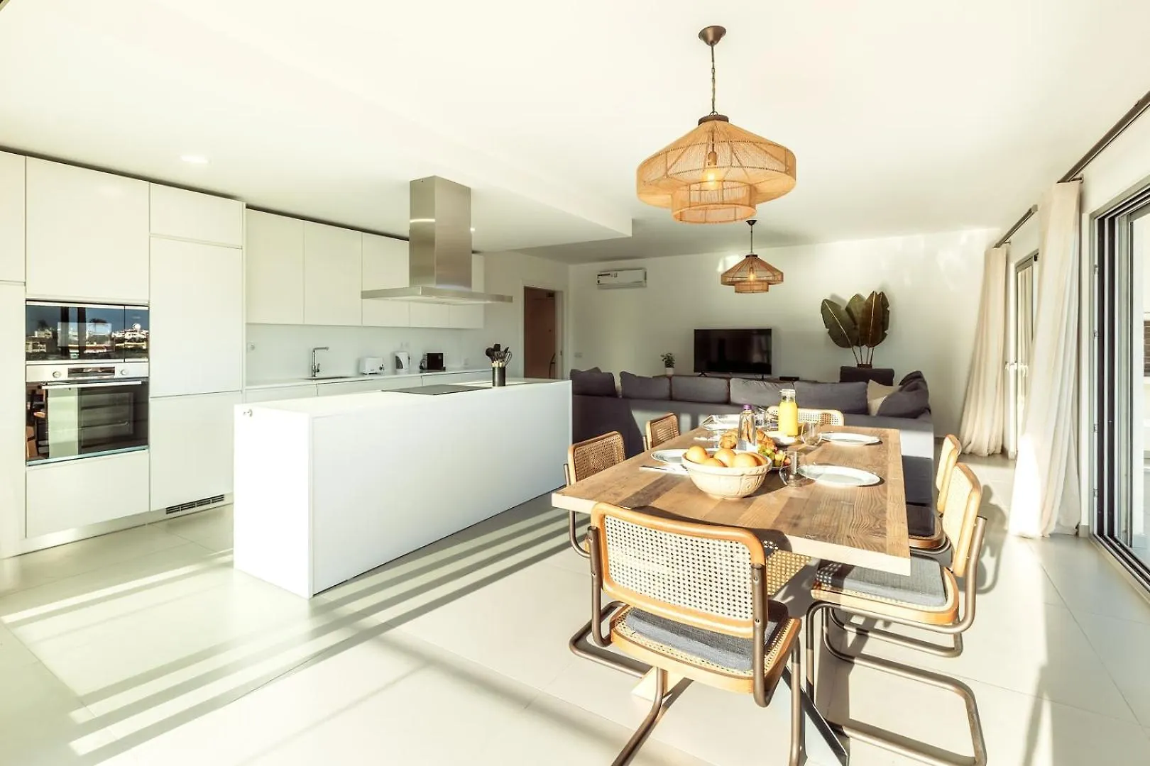 The Green Escape - Albufeira Poolside Retreat Apartment