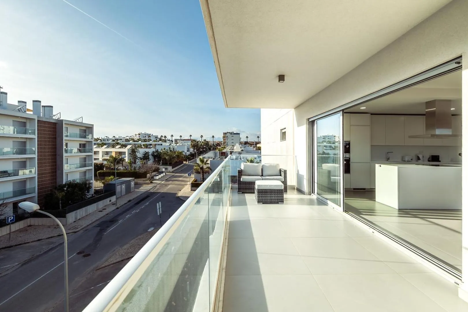 The Green Escape - Albufeira Poolside Retreat