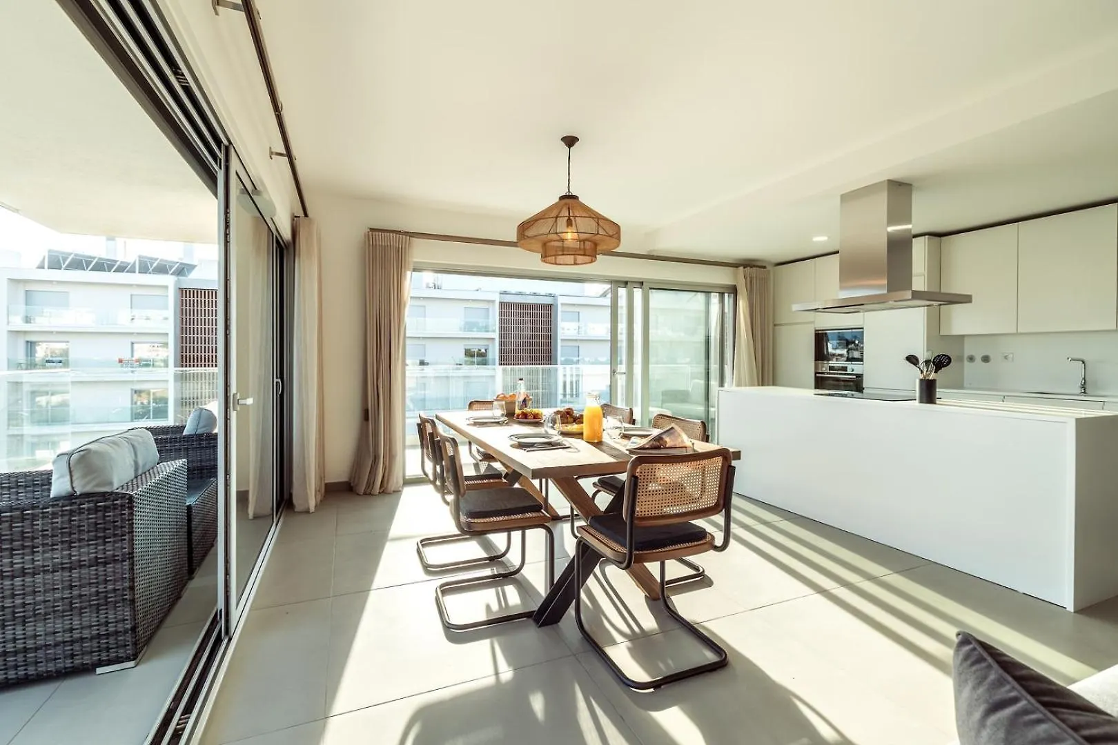 The Green Escape - Albufeira Poolside Retreat Apartment