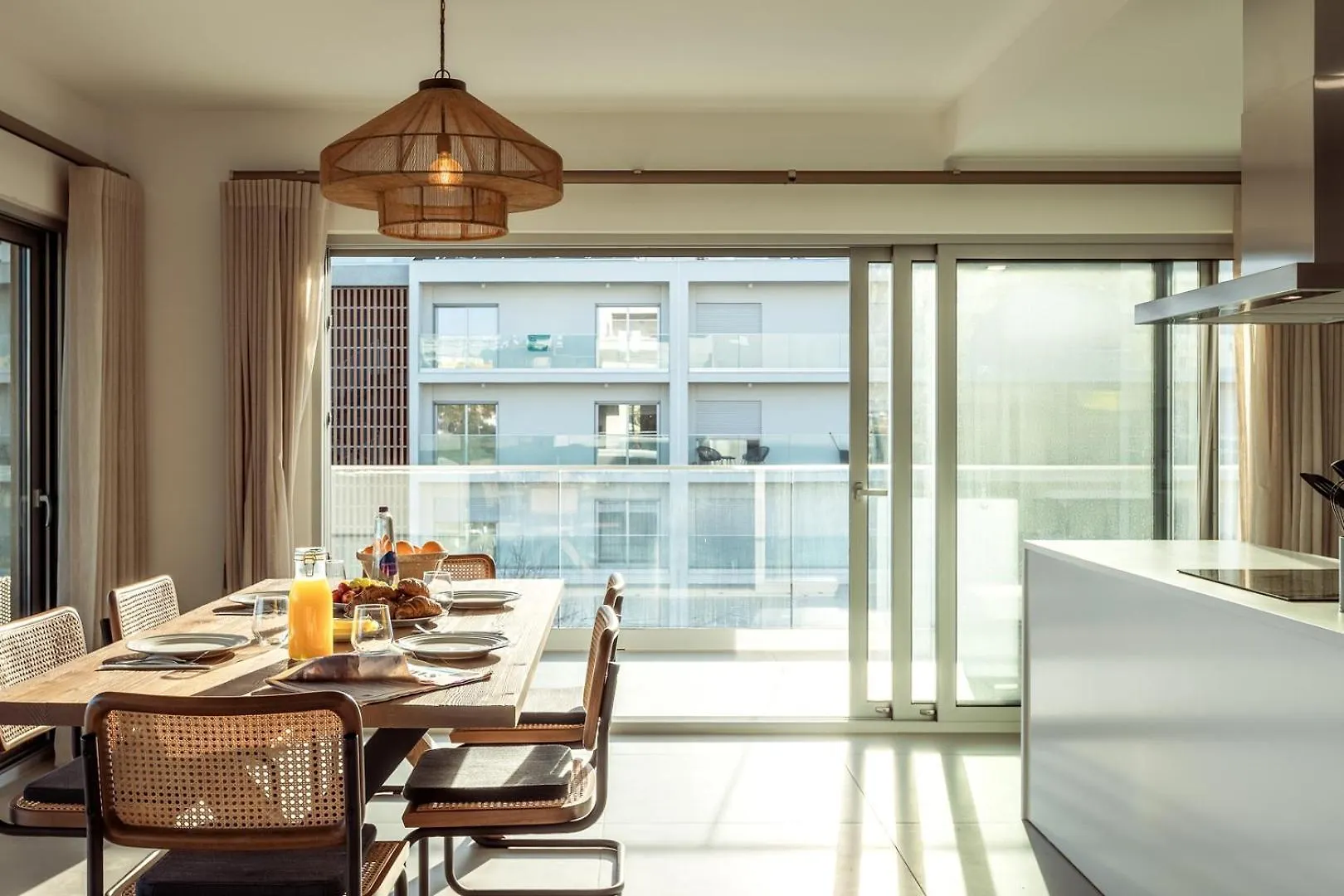 The Green Escape - Albufeira Poolside Retreat