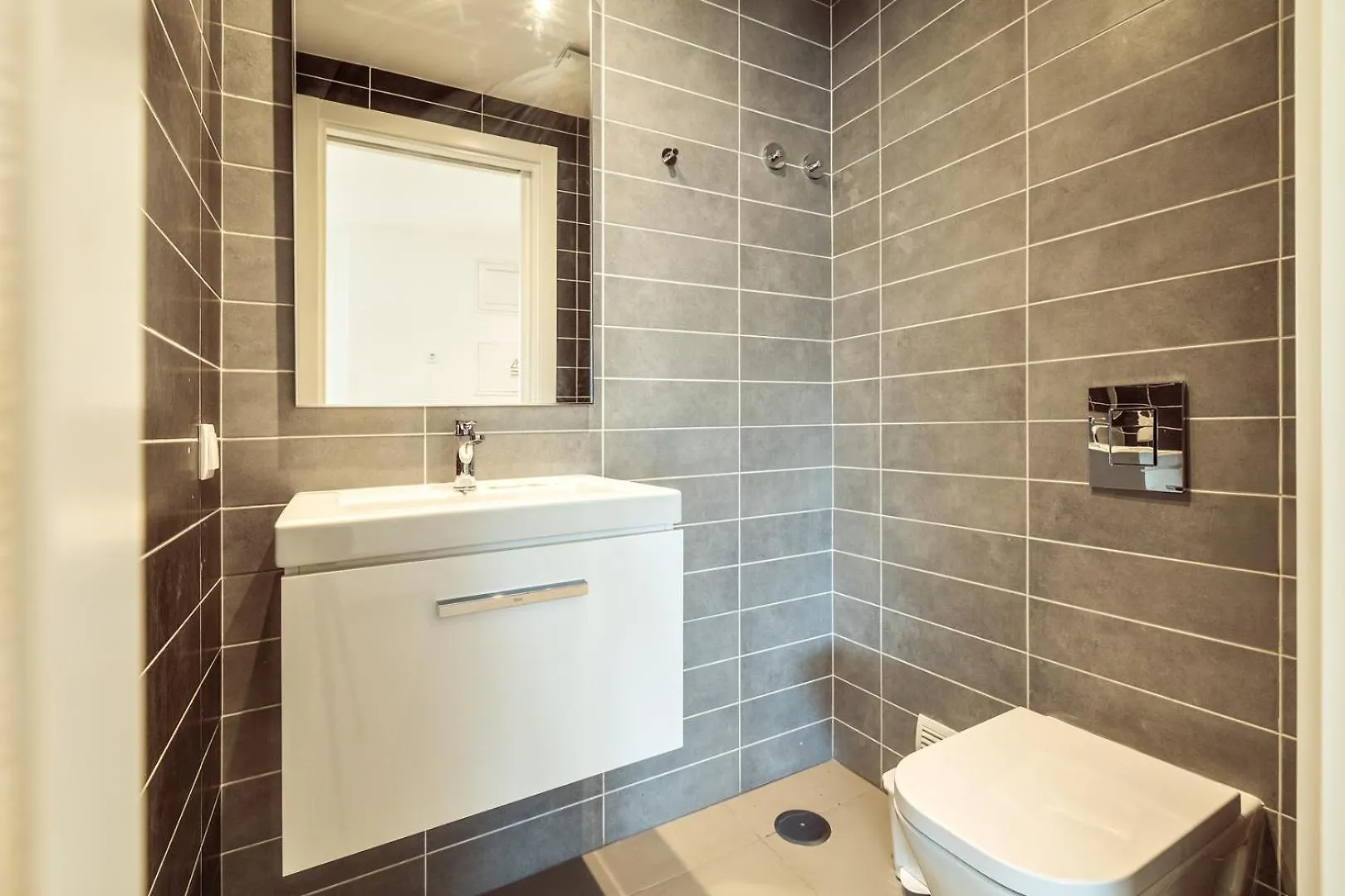 The Green Escape - Albufeira Poolside Retreat Apartment