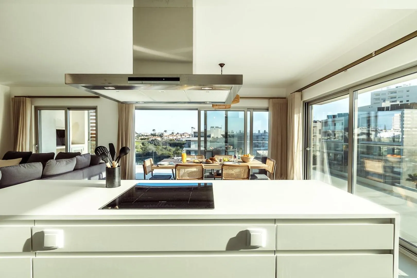 The Green Escape - Albufeira Poolside Retreat