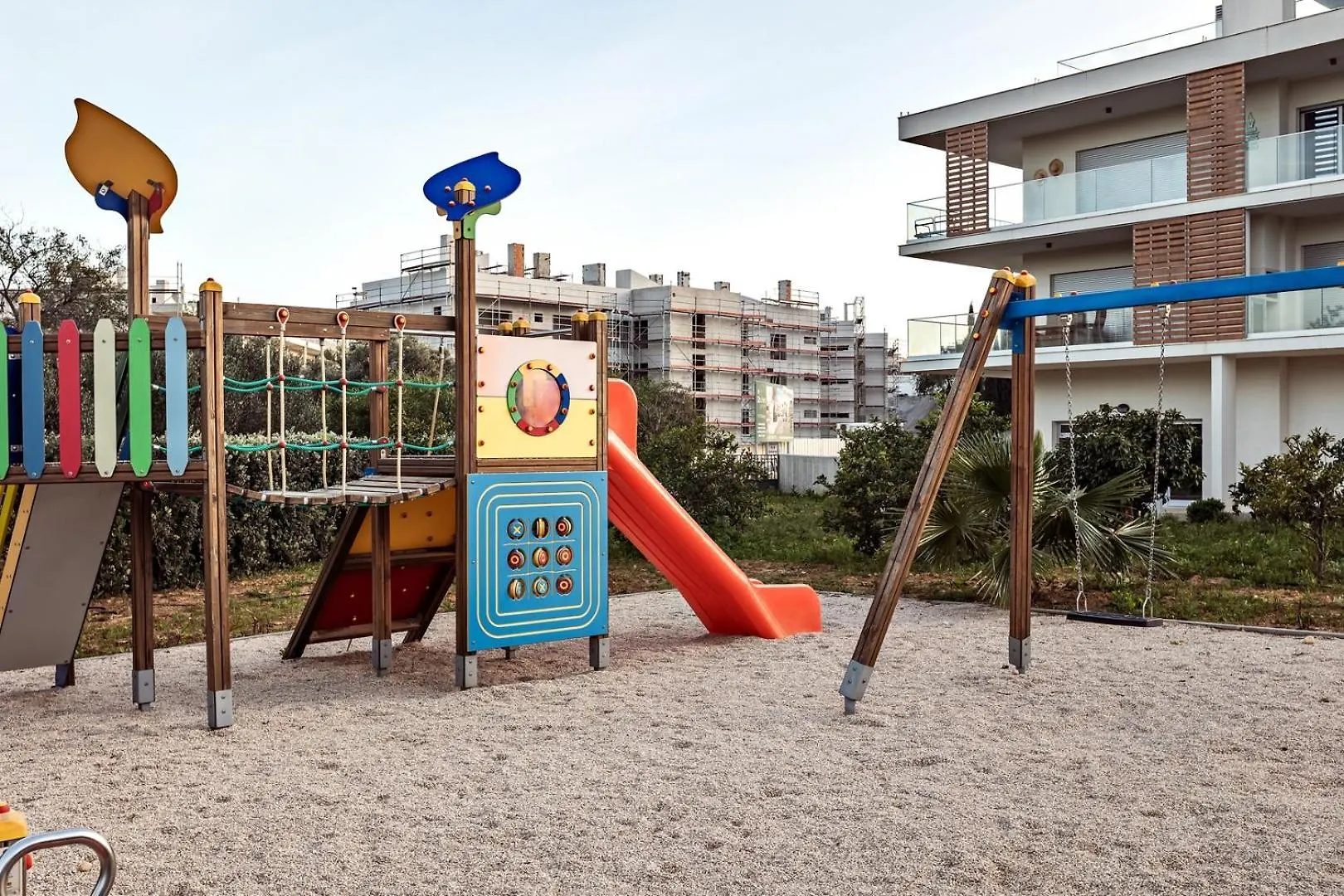 The Green Escape - Albufeira Poolside Retreat